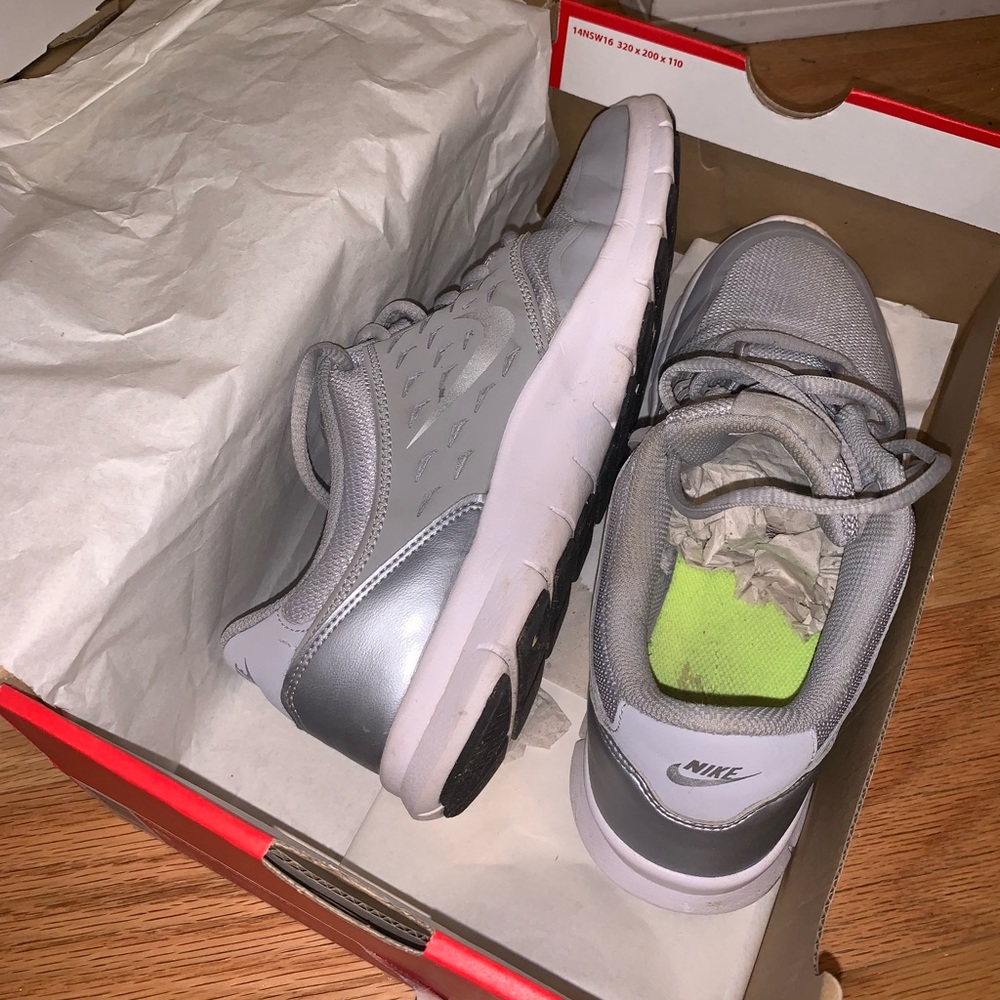 Size 9 grey Nike sneakers worn only a few times